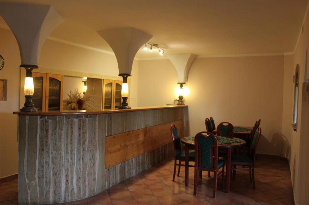 Zlaty Lev Hotel Svitavy Exterior foto